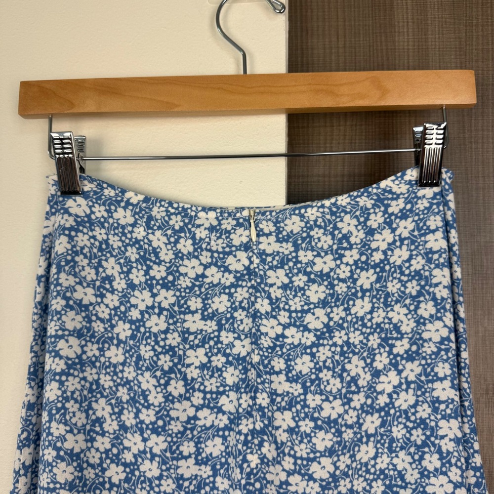 Reformation Blue Ditsy Floral Print Margot Mini Skirt Side Slit Size 2 - Picture 7 of 10